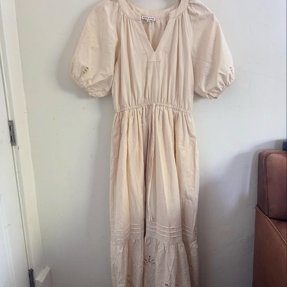 Moon River Dresses & Skirts - Moon River Cream Maxi Dress